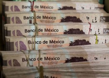 Mexico’s peso falls after Trump announces tariffs on Colombian goods