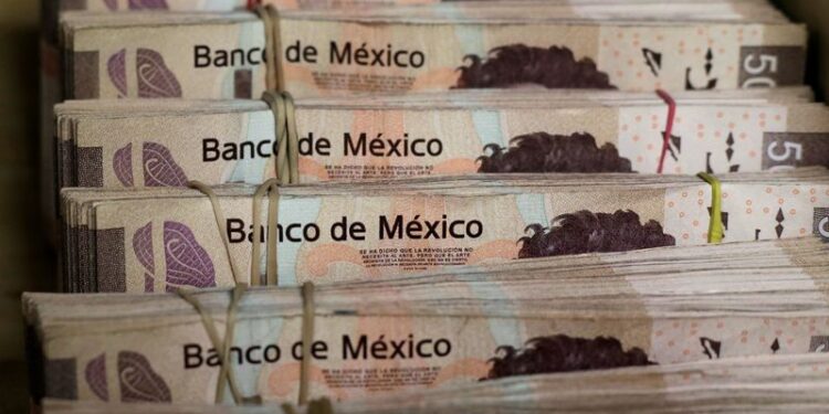 Mexico’s peso falls after Trump announces tariffs on Colombian goods
